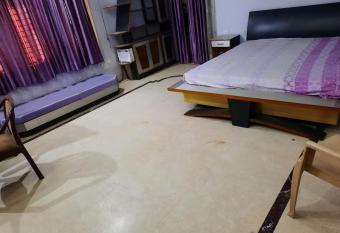 Meena Bhawan has Balcony rooms