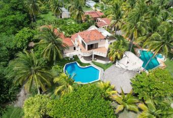 Casa Nifla Costa del Sol has Balcony rooms