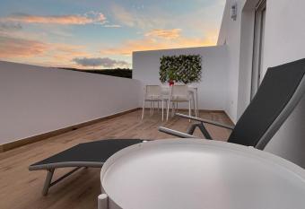   tico Laan en Setenil de las Bodegas has Balcony rooms