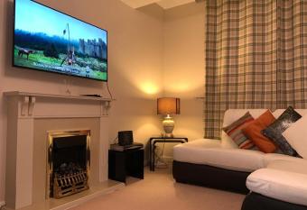 2 Bedroom Immaculate and Stunning Charles Space allows 18 year olds to book a room