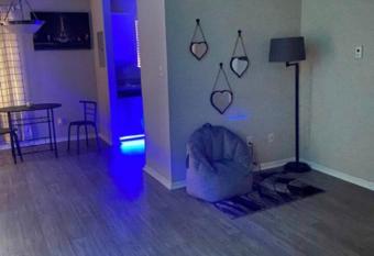 Lovely 1 Bedroom Getaway has Balcony rooms