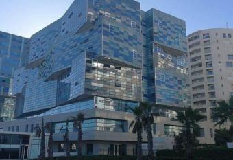 Marina appart / 1 Bed / 2 Baths / near to Hassan II Mosque. allows 18 year olds to book a room