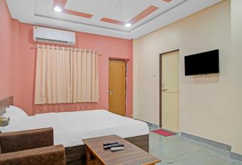 Flagship Hotel Patil 2 allows 18 year olds to book a room