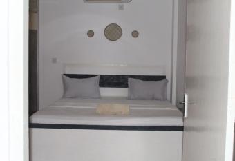 Beach hub Guesthouse has Balcony rooms