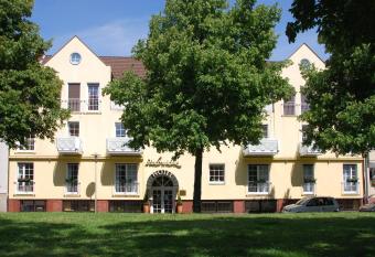 Hotel Stadtresidenz allows 18 year olds to book a room
