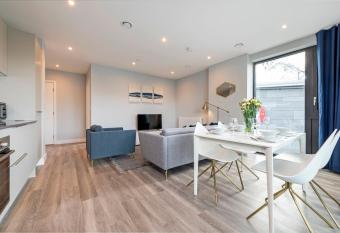 Stayo Kew Gardens has Balcony rooms