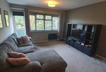 Central 2 bed apartment has Balcony rooms
