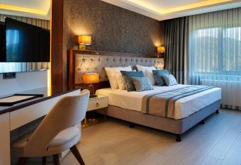 Vela Verde Hotel & SPA has rooms with a private hot tub