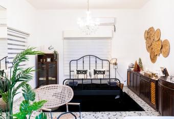 Luxury House since 1962 has Balcony rooms