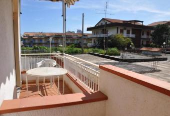 Taormina mare - Giardini Naxos has Smoking/Balcony rooms