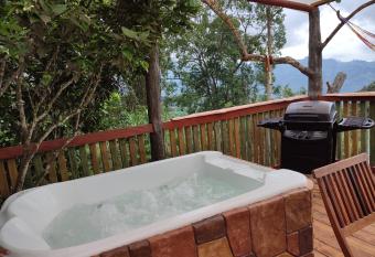 Chalet La Cumbrera has Balcony rooms