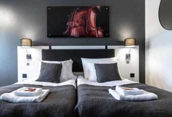 Hotelli Sointu allows 18 year olds to book a room