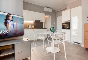 Domus Pyrus Apartments has Balcony rooms