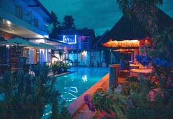 Blue Moon Inn has Balcony rooms