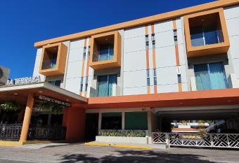 Hotel Azteca Inn allows 18 year olds to book a room