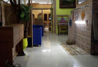 Ryad Tetouan aeroport has Smoking rooms