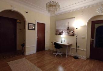 FlipHouse Rooms Pensi  n allows 18 year olds to book a room