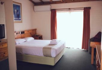 The Miners Rest Motel allows 18 year olds to book a room