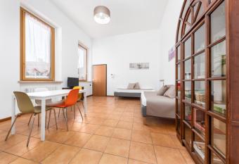 Casa da Suite Rho has Balcony rooms