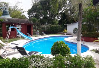 Summer Dream Hotel Boutique allows 18 year olds to book a room