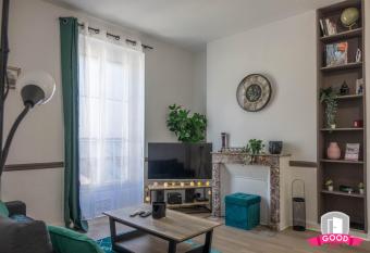 Le Courcaille T2 Hyper Centre allows 18 year olds to book a room