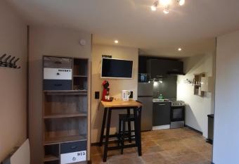 R  ves de vie Studio avec terrasse et parking priv   allows 18 year olds to book a room