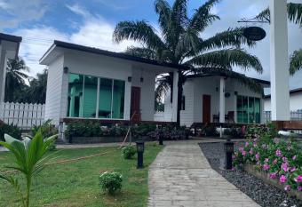 THE RICH VILLA allows 18 year olds to book a room