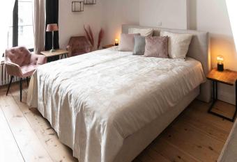 B&B landhuis Hauwaart 80 allows 18 year olds to book a room