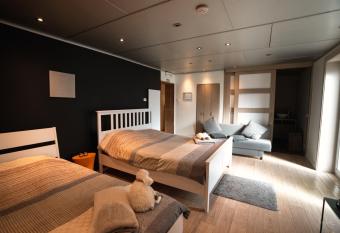 Eurobody has rooms with a private hot tub