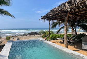 Quinta Feliz Troncones has Balcony rooms