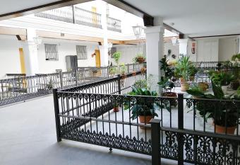 Casa Dulcinea. Precioso   tico en plena Calle Ancha allows 18 year olds to book a room