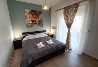 Meteora Rocks Apartment 2 has Balcony rooms