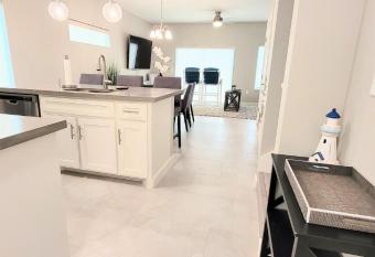 New Waterfront Bungalow - Fishermans Paradise - Bungalow Tarvana has Balcony rooms