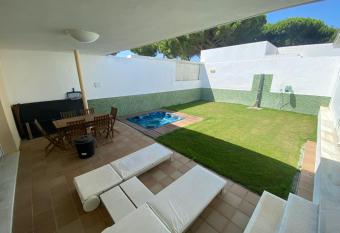 Villa Augusta golf y playa Grupo AC Gestion has rooms with a private hot tub