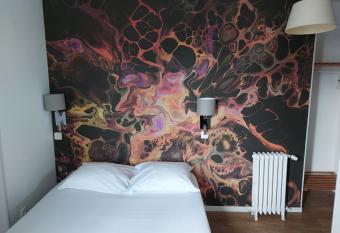 Le Royalty allows 18 year olds to book a room