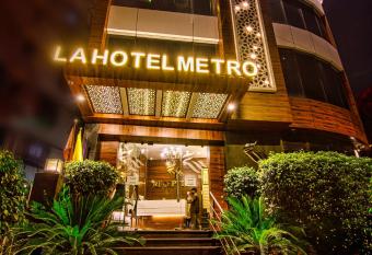 La Hotel Metro near BKC allows 18 year olds to book a room