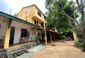 Weligama Imal Guest House has Smoking/Balcony rooms