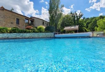 Maison de 4 chambres avec piscine partagee terrasse amenagee et wifi a Puy l Eveque has Balcony rooms