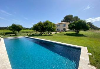 La Soleillade Aixoise allows 18 year olds to book a room