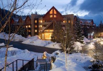 WHISTLER Luxury Ski In/Out+ Parking+HotTub + Pool has Balcony rooms
