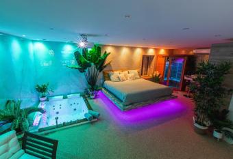 La Suite d Aubi  re allows 18 year olds to book a room