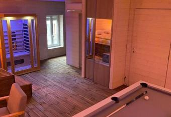 La Vigne d Aubi  re 2 allows 18 year olds to book a room