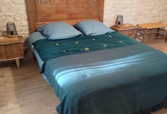 Au Clos des Figues has Balcony rooms