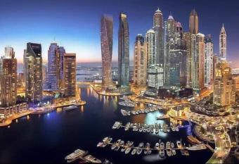 Royal Marina Inn has rooms with a private hot tub