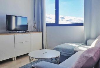 Estudio Infinity con parking allows 18 year olds to book a room