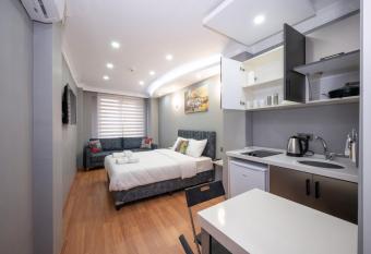 Taxim Sunpera Suites allows 18 year olds to book a room