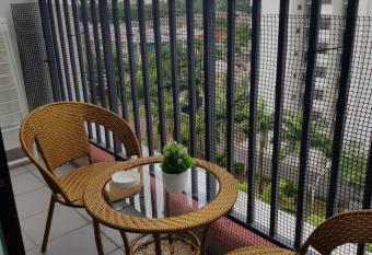 06-JY Sweet Homestay Austin Regency Taman Mount Austin has Balcony rooms