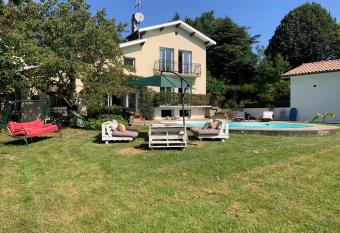 Latresne, Villa Lamothe, 3 chambres au calme au bord de la piste cyclable has Balcony rooms