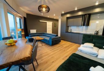 Panorama Capital Sophie - 19 pi  tro allows 18 year olds to book a room