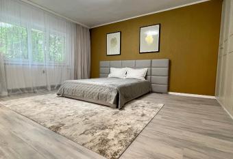 Start Apartments 1 has rooms with a private hot tub